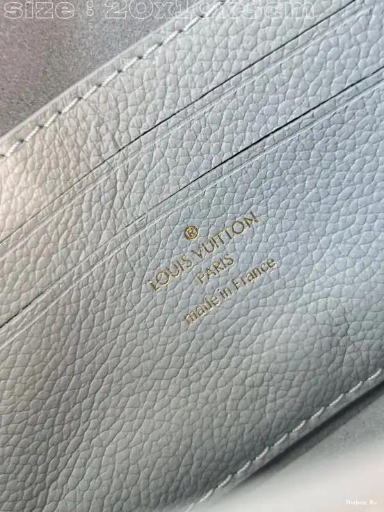 Lily LOUIS Chain VUITTON Wallet On 0626